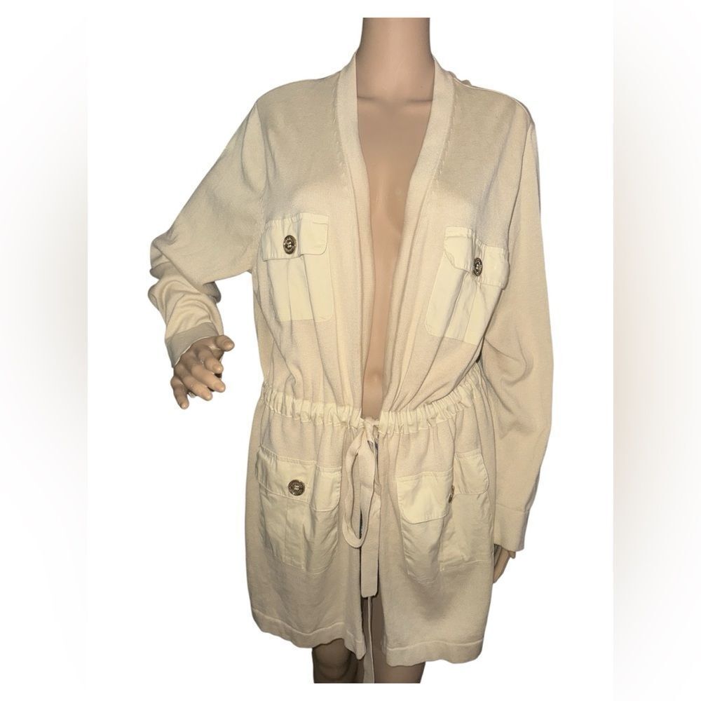 Calvin Klein utility belted waist
Cream Open-Front Jacket Gold Botton pockets
